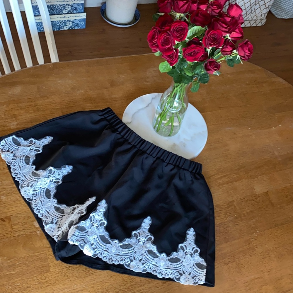 SHEIN curve 1XL, NWOT black shorts with lace applique detail at hem